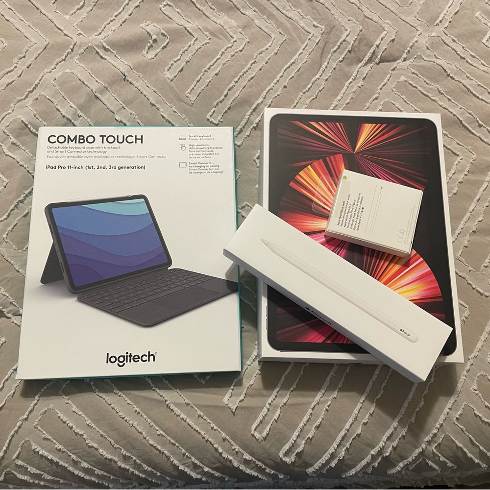 iPad Pro 11” 3rd Gen Bundle 256gb WiFi - like new - purchased 1 year ago